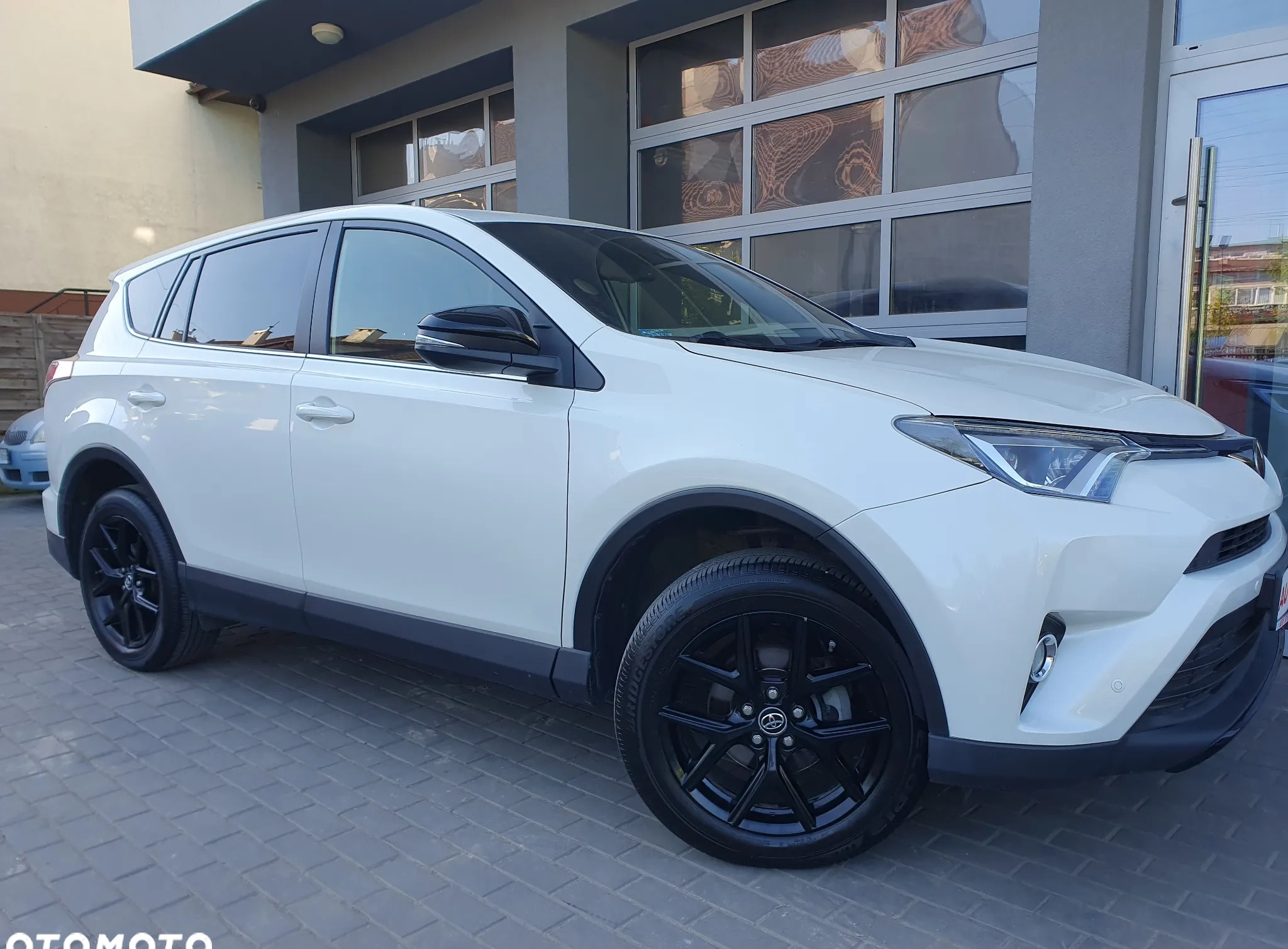 Toyota RAV4 cena 108900 przebieg: 88443, rok produkcji 2018 z Warszawa małe 631